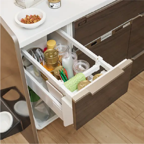 上层柜内的宠物用品收纳