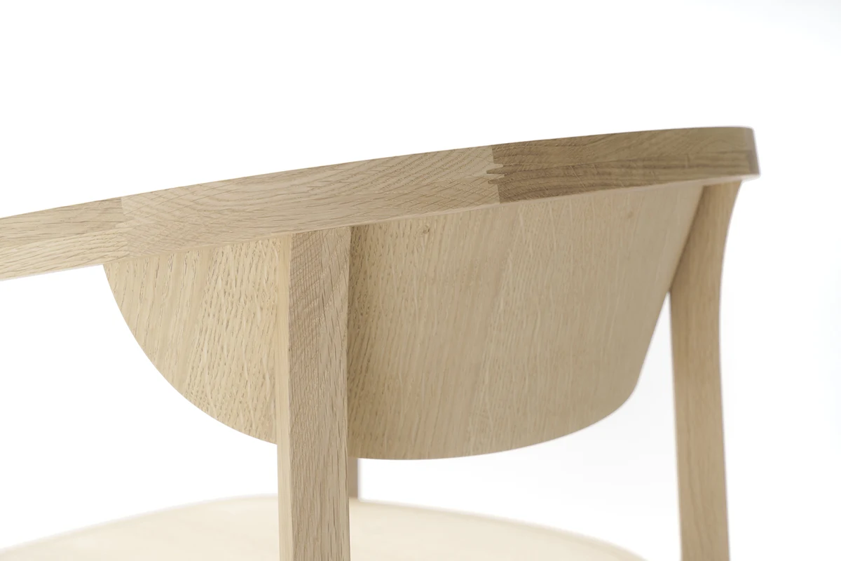 Chesa Chair · 橡木构件