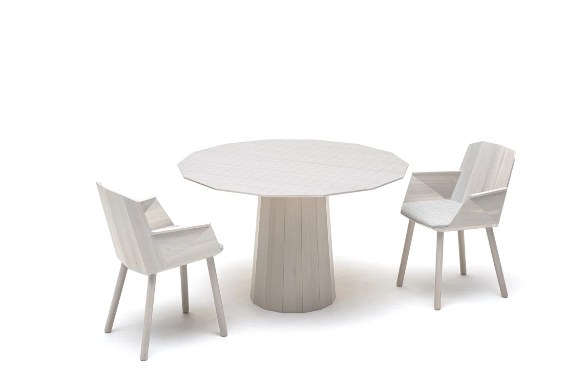 Colour Wood Dining · 栗木桌面