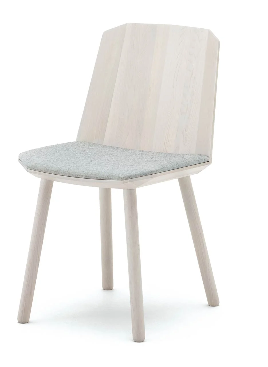 Colour Wood Sidechair 产品与空间
