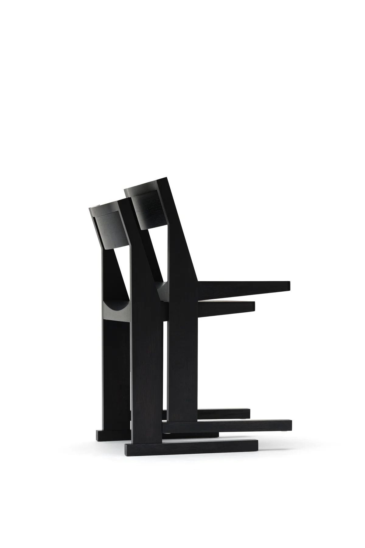 Piraeus Chair 产品与空间